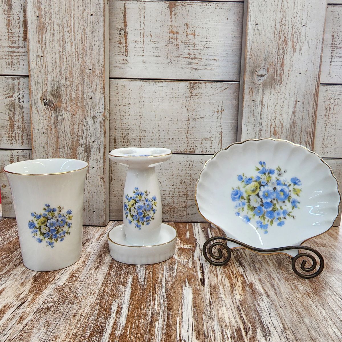 Vintage Bathroom Set