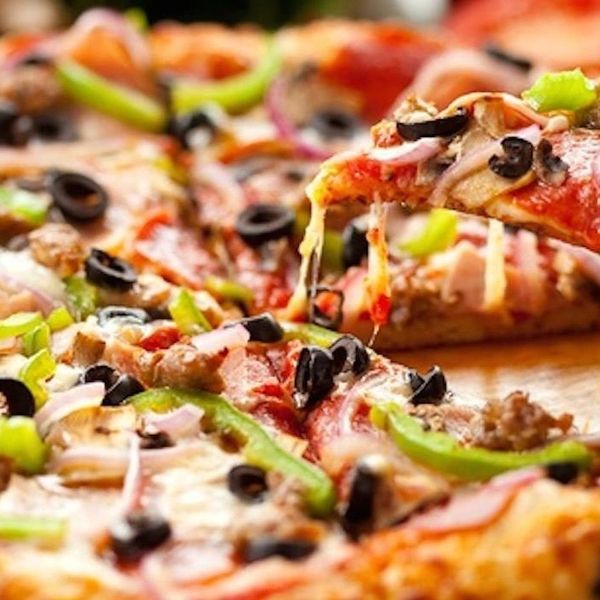 Cheesy pizza with fresh toppings