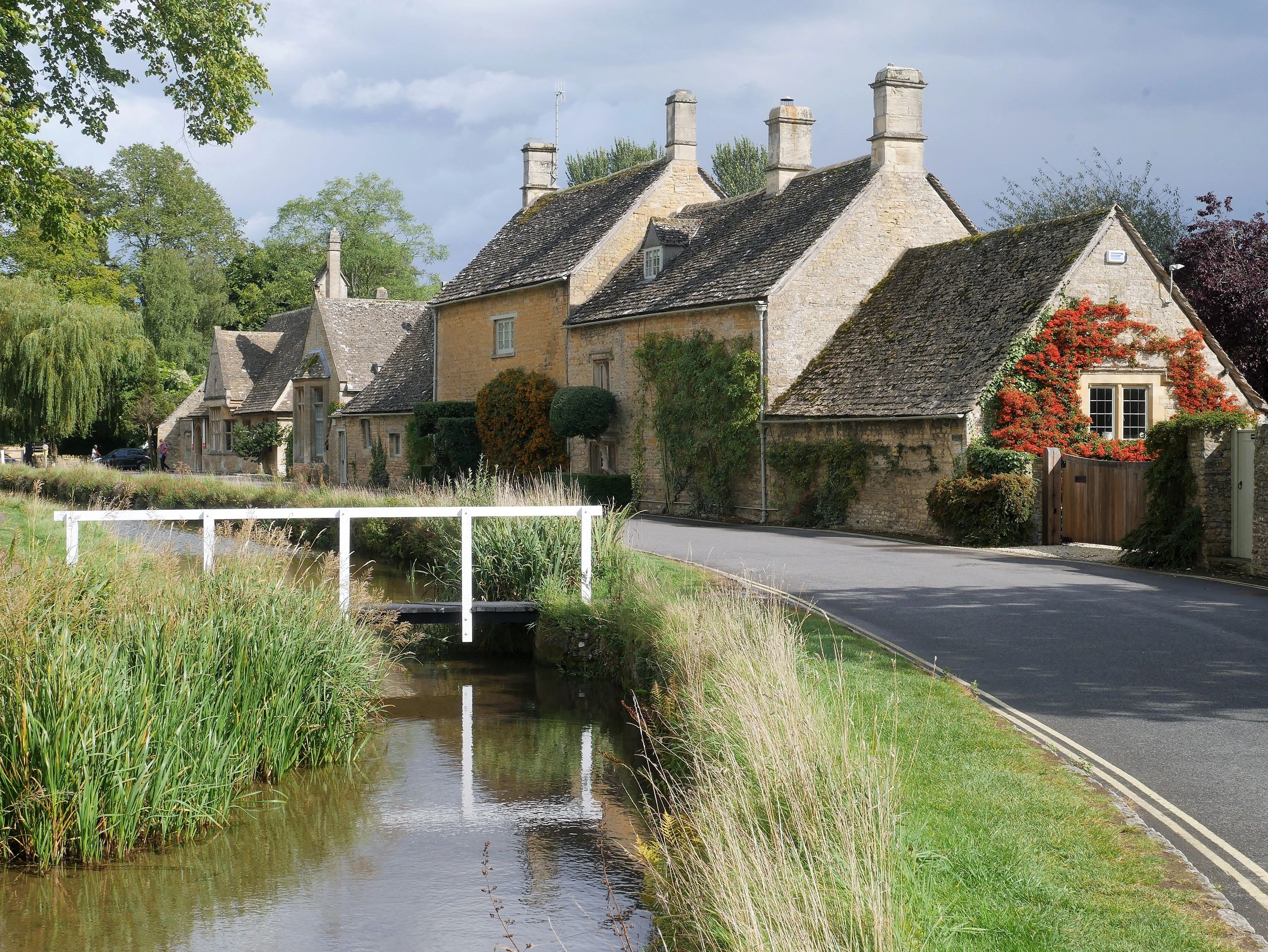 Planning a Cotswolds wedding from the US: what you need to know