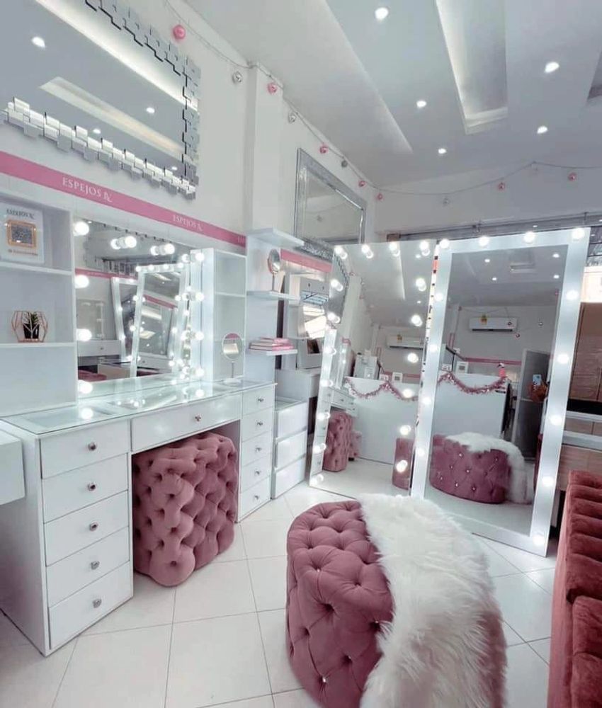 Tocador Hollywood profesional con espejo iluminado y mobiliario de belleza de La Joya VIP.