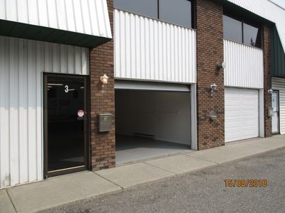 Cheap, low price, small bay for rent in Calgary, Alberta.