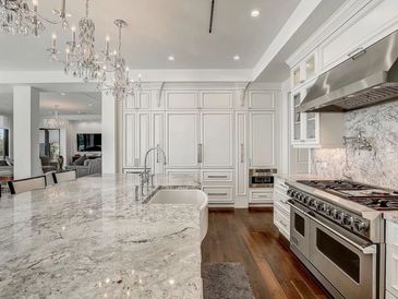 Palm Beach Luxury Kitchen. Functionality meets luxury. Unlimited Design - Consulting 