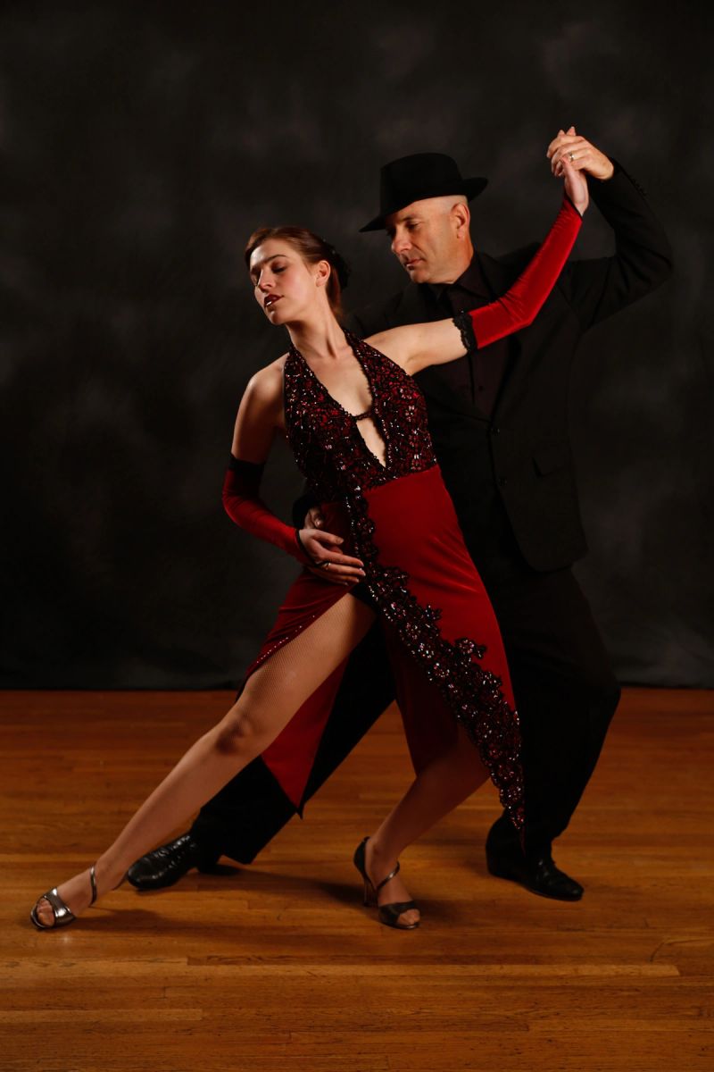 CloseEmbrace_RoseVierling_DavidCaditz_byAlliNo.jpg