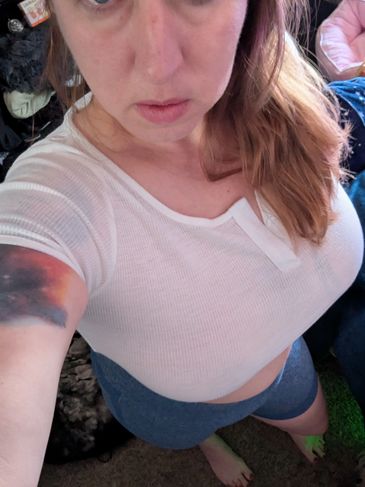 Blue eyes but chested thicc woman