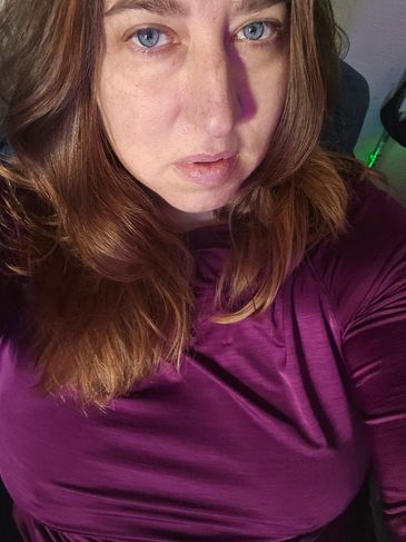 Woman in purple top hot milf