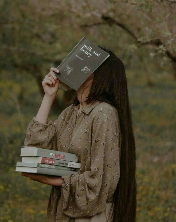i am a poet who pours feelings from the start 💕