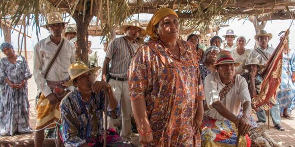 Colombia wayuu kabilesi üyeleri el sanatları ile hayatlarını kazanır