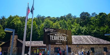 Top Rated Nashville Limo, Black Car Service, Chauffeured Transportation.
Perfect for Night out, Airp