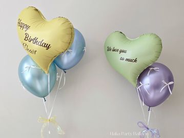 Customizable message balloon, including two heart-shaped balloons and three silk-colored balloons.
