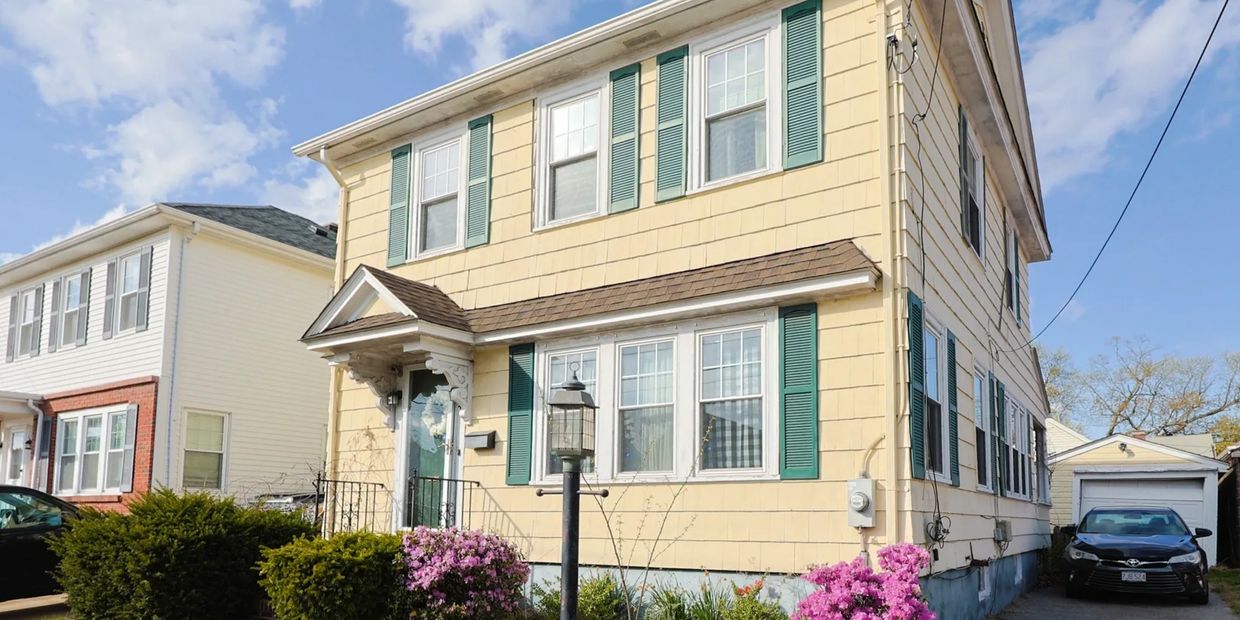 41 Melrose for Sale in Cranston, RI 02910 3 beds 1.1 baths (2 baths total). Hardwood floors living d