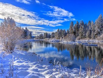 Kayaking in the Winter in The Upper Klamath Basin. 