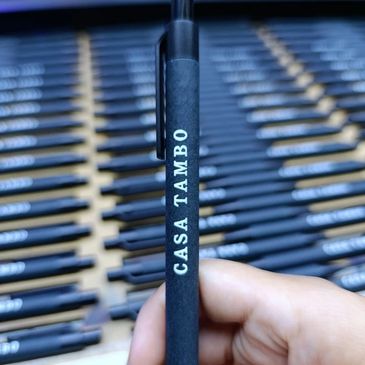 lapiceros personalizados
lapiceros con logotipo
lapiceros con impresion UV
merchandising