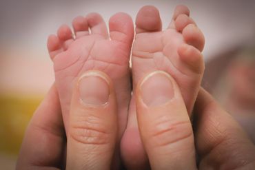 Newborn photography, newborn photographer, in-home photography, newborn toes, baby toes
