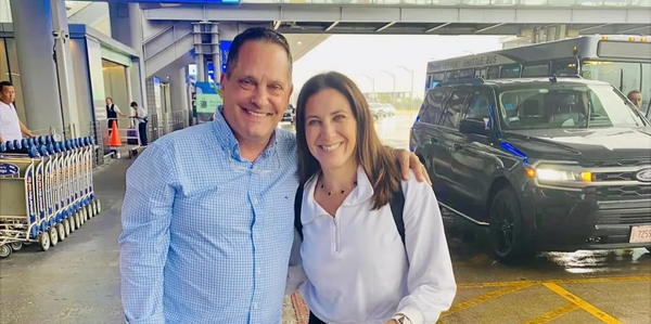 Nielsen Concierge dropping off a client at the airport