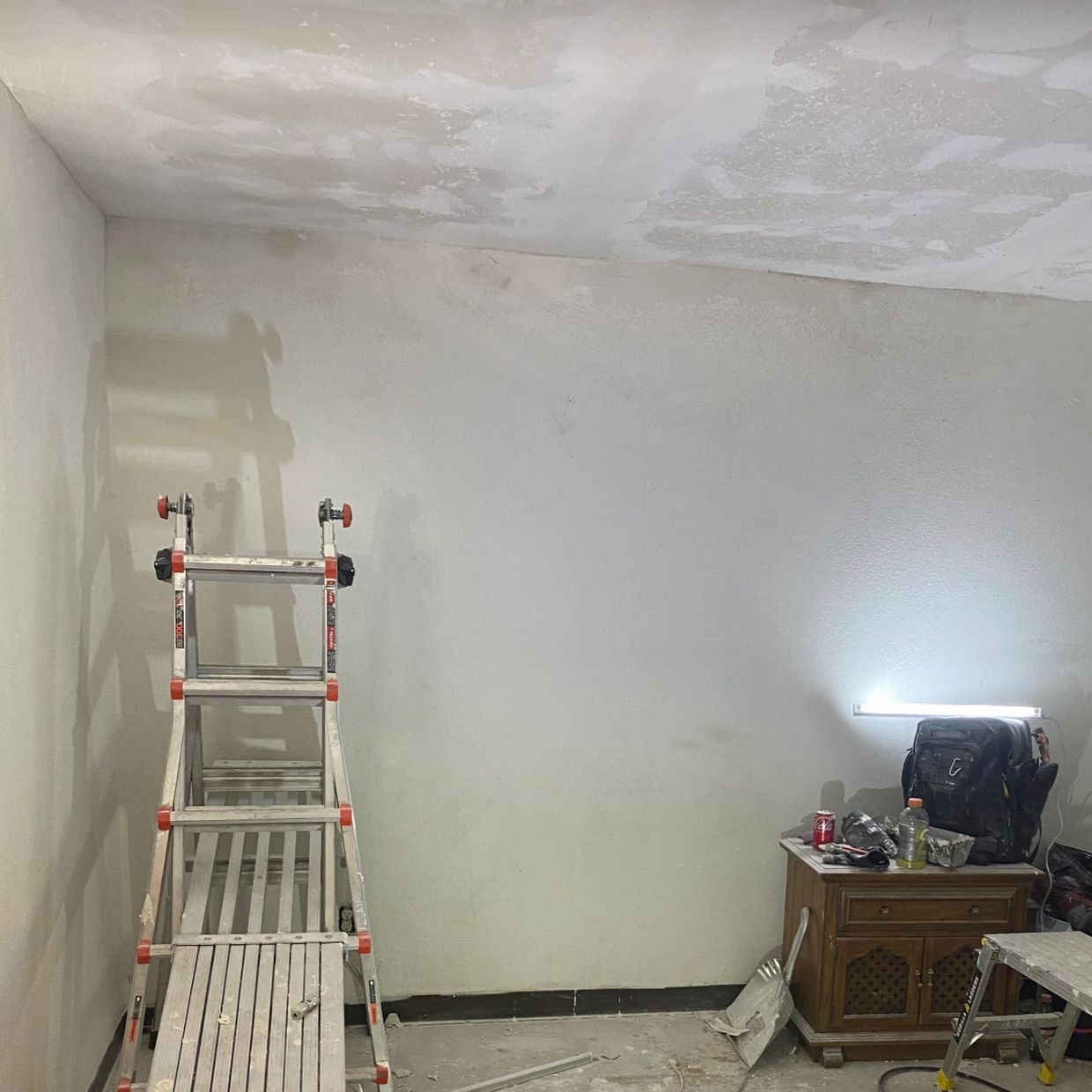 Drywall repairs drywall replacement drywall installer Ceiling drywall company contractor 