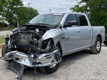 2019 Ram 1500 Classic SLT Crew Cab, 5.7L Hemi, 4x2