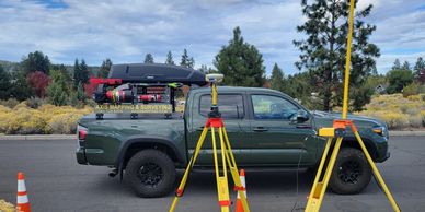 Land surveying equipment and a land surveying vehicle.