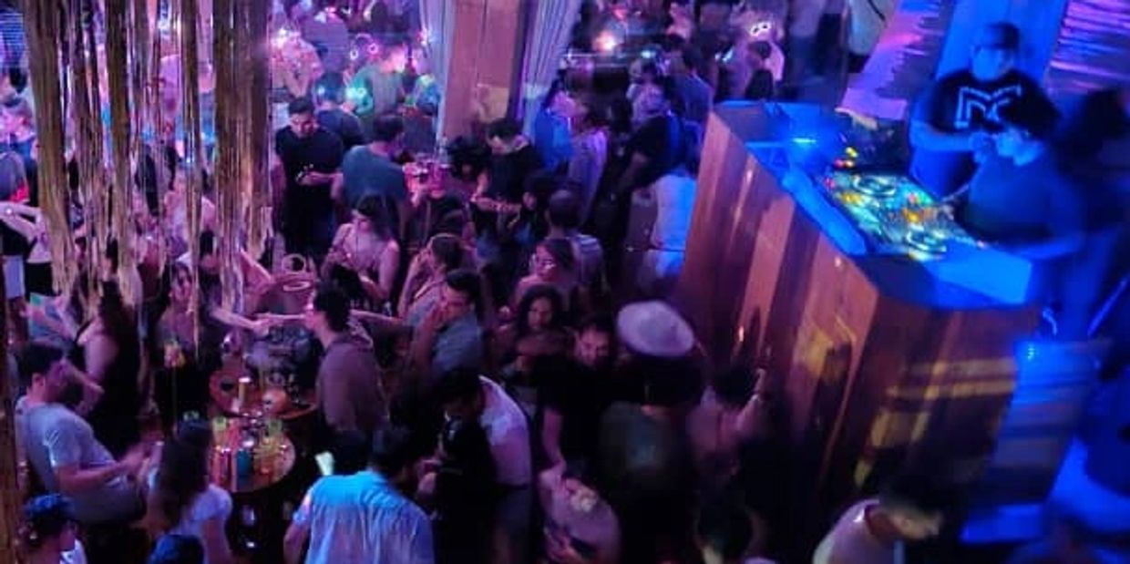 The best clubs in Puerto Escondido are only walking distance from Casa Daikiri Hostel.