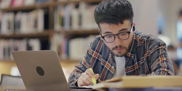 Student studying for the GED and main ideas