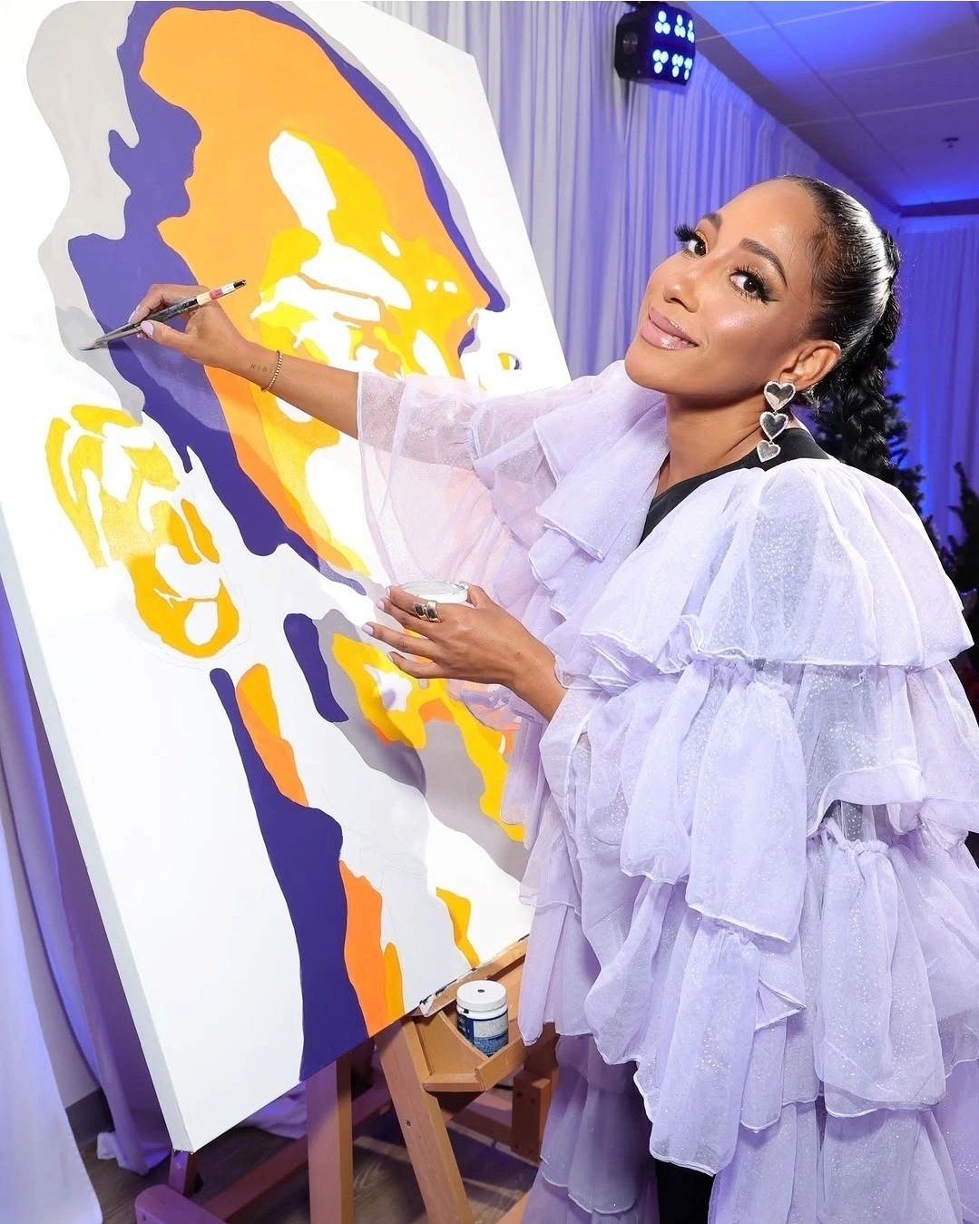 Ava-Mae live painting her original classic portrait of the late Kobe Bryant titled - Kobe. 