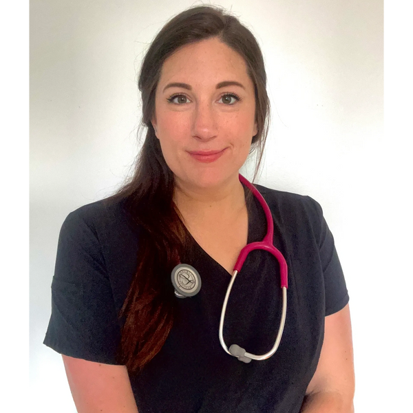 Photo de notre infirmière en soins des pieds et soins infirmiers podologiques.