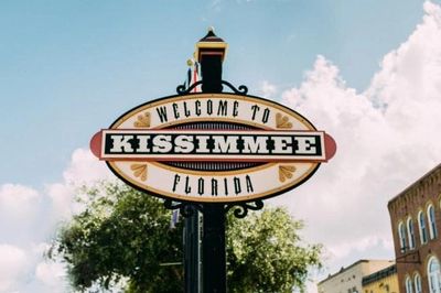 Notary public services in Kissimmee, FL — mobile and in-office notarization in English and Spanish.