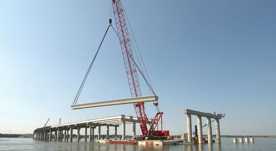 Manitowoc Crane lifting bridge section in Dallas, Texas.