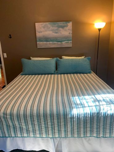 King guest bedroom at Cabin in the Heart of Pickwick