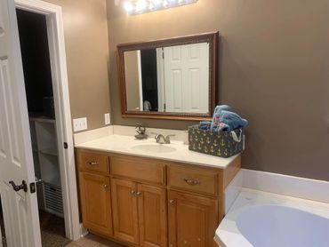 Master bath suite in Cabin at the Heart of Pickwick includes whirlpool tub.