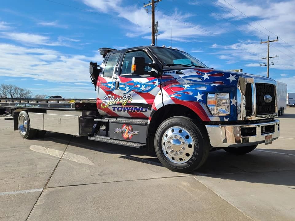 Shorty's Towing logo