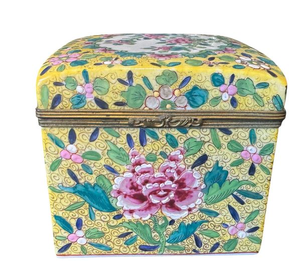 Chinese Famille Rose Porcelain Jewelry Casket