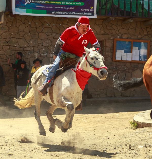Carrera de caballos Fiesta del Agua en San Pedro de Casta