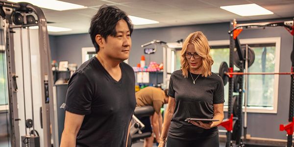 Trainer and client doing stepups at LiV