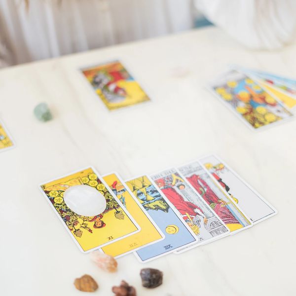 A table with tarot cards and healing quartz