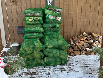 Bagged firewood delivery 