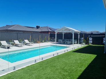 Frameless glass pool fence