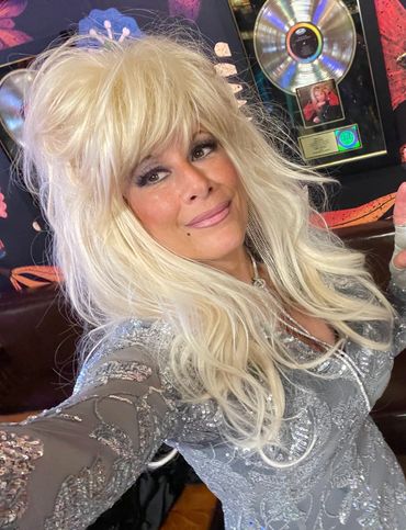 Nashville's best Dolly Parton Impersonator Michelle Spaziano Nudie's Honky Tonk