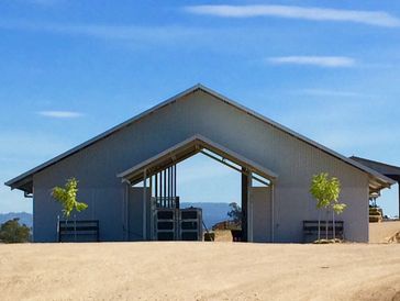 Stables - 12 x 5m x 5m spacious stables.