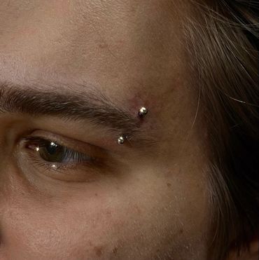 eyebrow piercing 