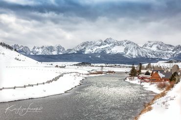 amphitheater beauty, dark sky,Idaho, peaks, recreation, Salmon River, Sawtooths, Stanley, winter