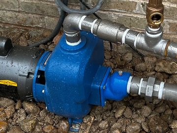 Lake pump installation on Lake Austin
