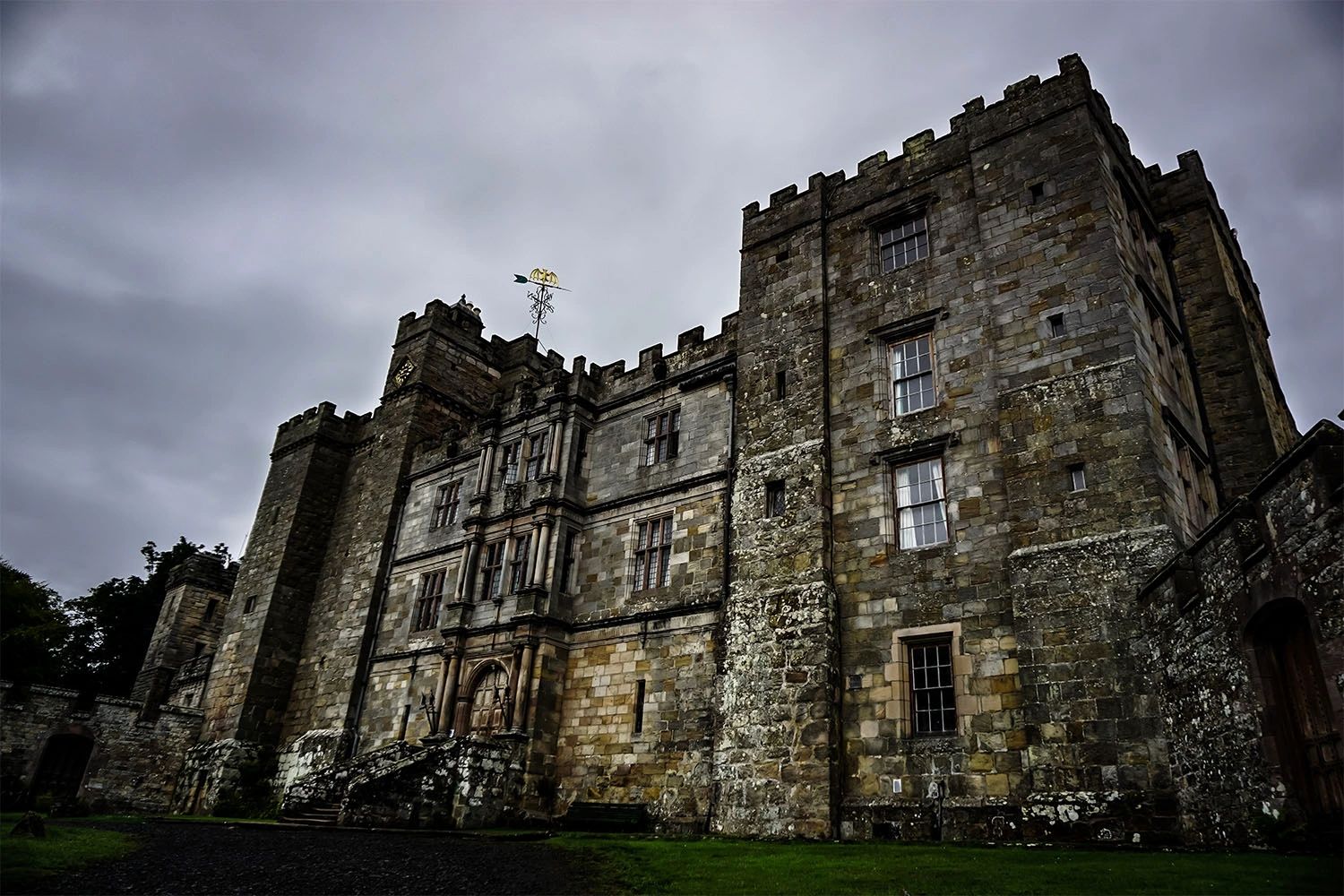 Замок с привидениями во франции люси. Замок Чиллингхэм. Англия - замок Чиллингхэм. Чиллингхэм замок Великобритания призрак. Замке Чиллингхэм в Нортумберленд.