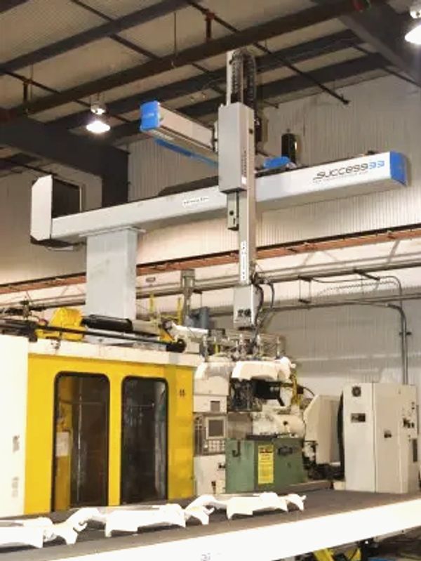 950T Injection Molding Press with Automation Equipment