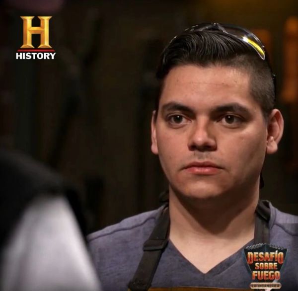 Concursante serio en Desafío sobre Fuego de History Channel.