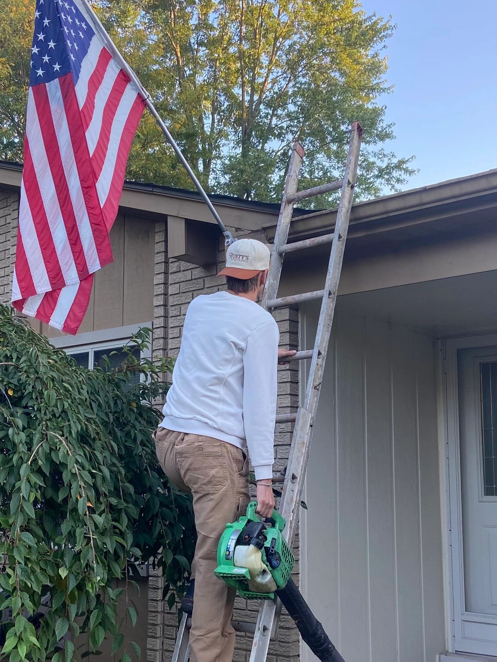 Reliably cleaning gutters