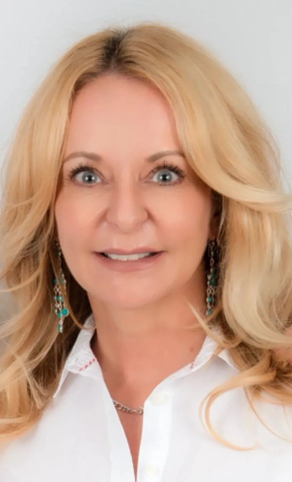 HR Consultant Joanne Roberts , external HR Support