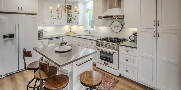 Spectacular Kitchen for family and friends to enjoy all the amenities in our community.
