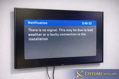 TV screen showing a no signal notification due to bad weather or faulty connection.