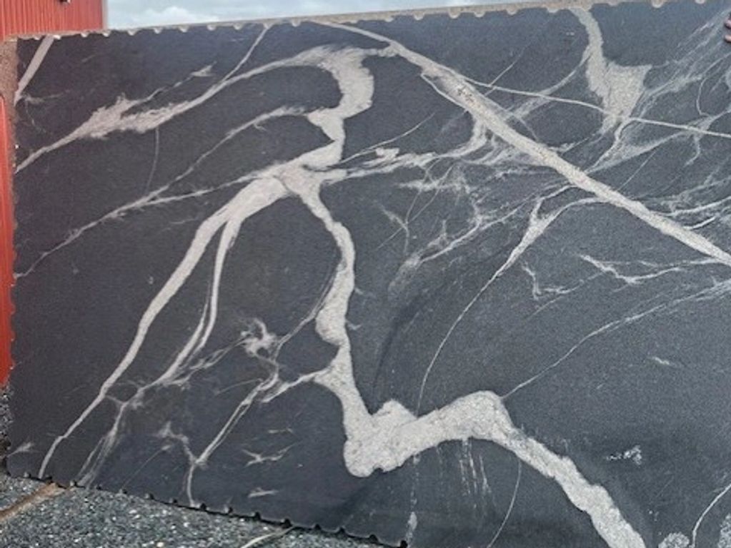 Silver Grey Honed & Leathered
Dual Sided Slab