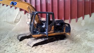 Inspection of damaged digger during grain cargo discharging operation